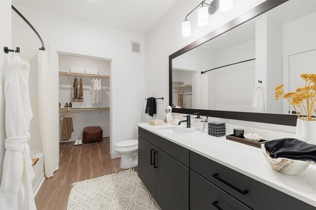 Building Photo - 10505 Deerwood Rd