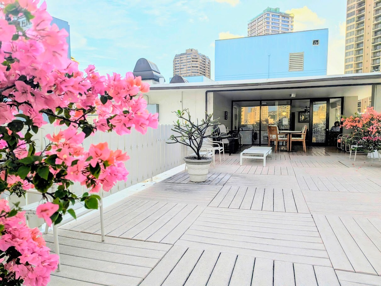 Building Photo - 425 Ena Rd