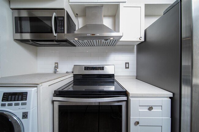 Building Photo - 8931 Gaylord Dr