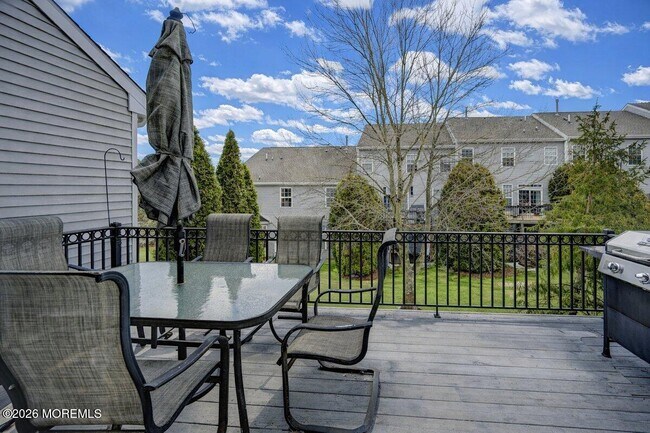 Building Photo - 319 Bernard Dr