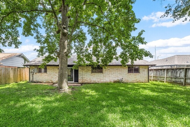 Building Photo - 5618 Briarwick Ln