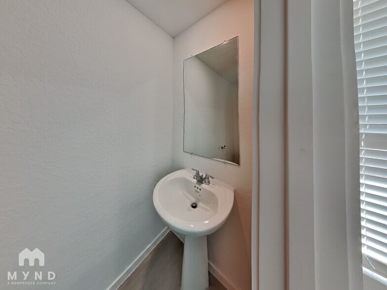 Building Photo - 340 Pacific Waters