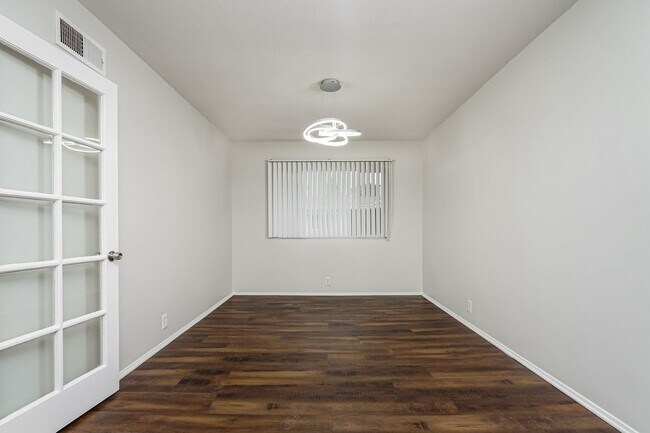 Building Photo - ora125