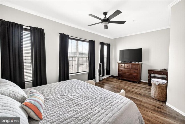 Building Photo - 910 Featherstone St