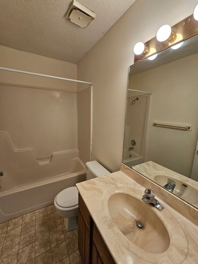 Building Photo - 3 Bed/ 2.5 Bath- Village South Condominiums