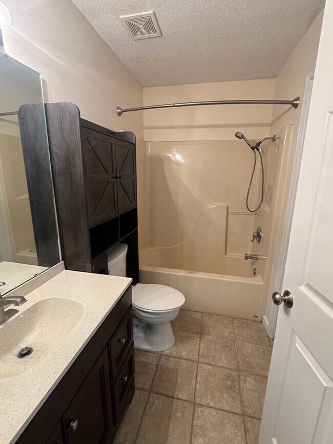 Building Photo - 509 S Whippoorwill Dr