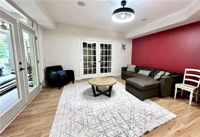 Building Photo - 3232 Brookview Rd