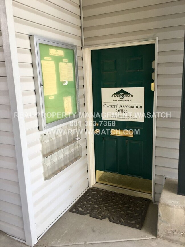 Building Photo - Come See This Spacious 2-bedroom 2-Bath in Downtown Salt Lake City!!