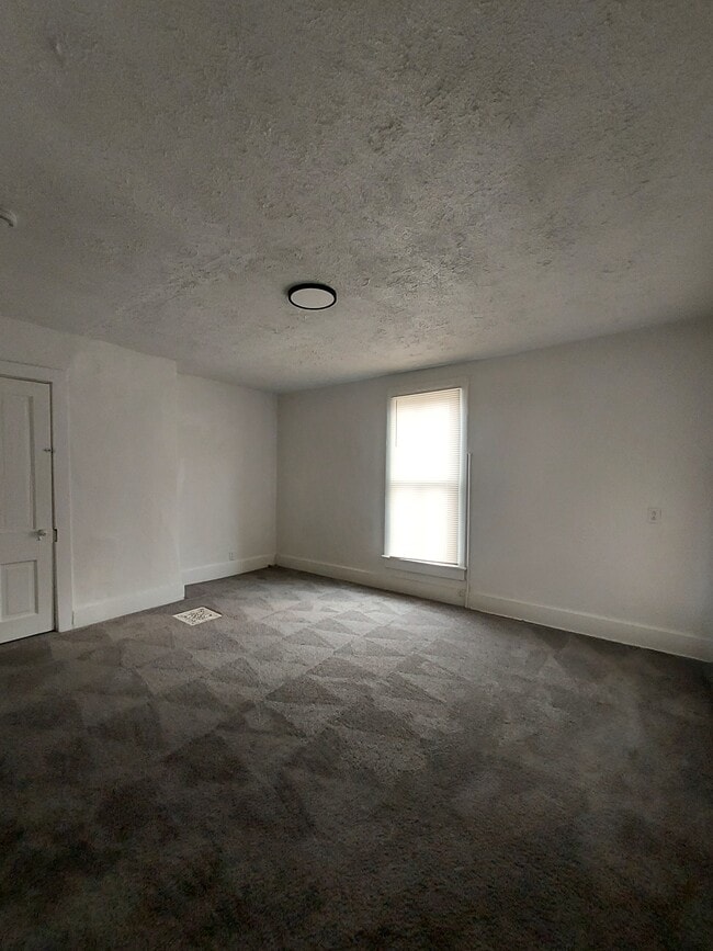 Building Photo - 240 W Main St