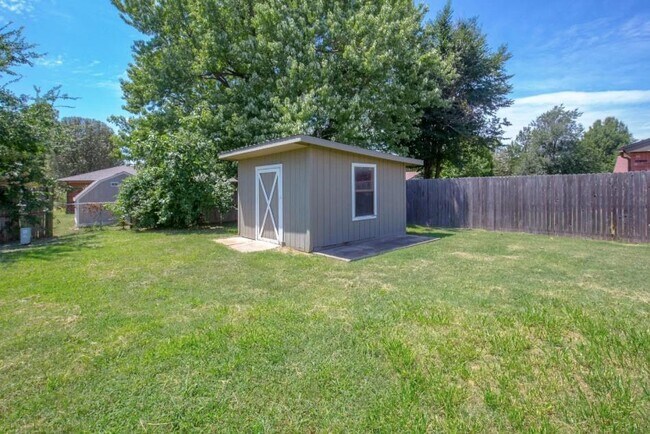 Building Photo - 600 Kay Hill Ln