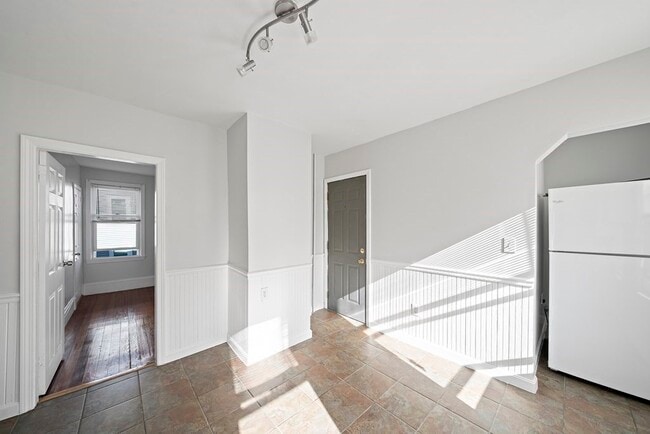 Building Photo - 7 Tolman St