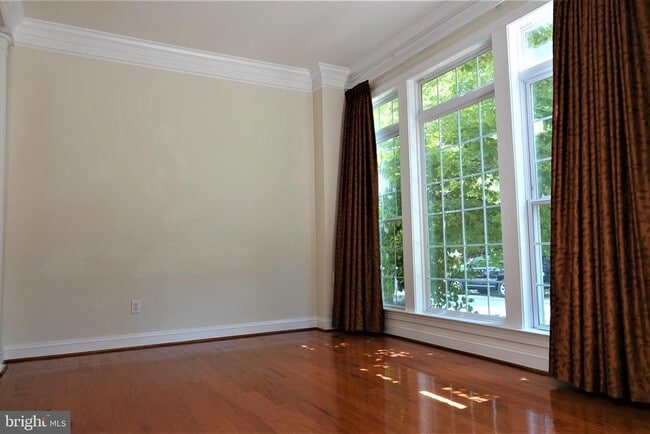 Building Photo - 1115 Crestfield Dr