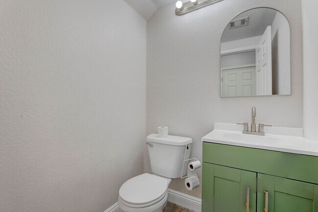 Building Photo - 26 Fantasia Ln