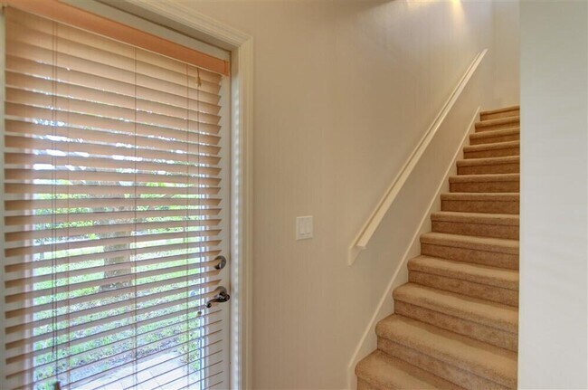 Building Photo - 1185 Dromin Ln