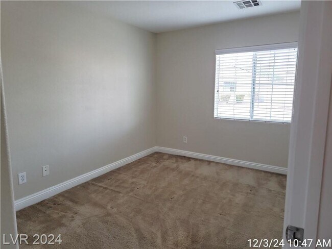 Building Photo - SILVERADO RANCH SINGLE STORY PATIO HOME IN...