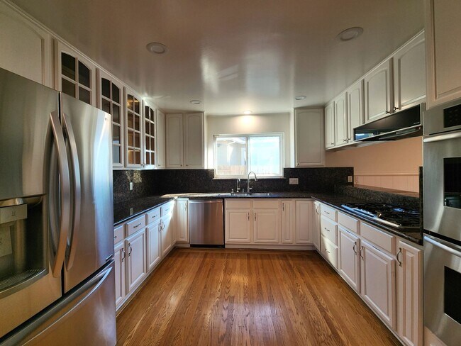 Building Photo - Charming Single Family Home Located in Sou...