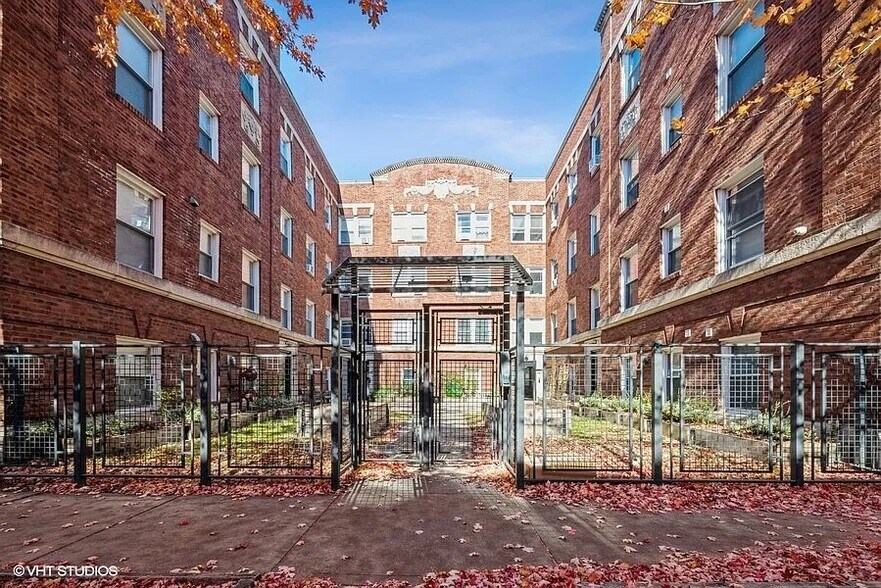 Building Photo - 836 E 53rd St