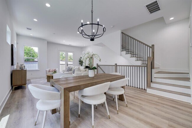 Building Photo - 2828 Versailles Oak Ln