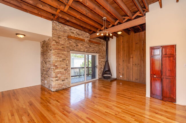 Building Photo - 1136 W Armitage Ave