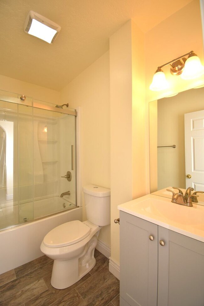 Building Photo - Remodeled 2 Bedroom Home in Salt Lake City!