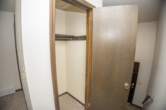 Building Photo - 493-495 Perrey Dr