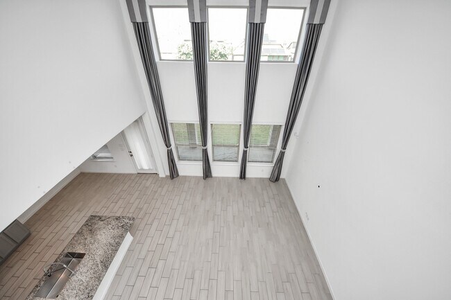Building Photo - 3007 Velda May Dr