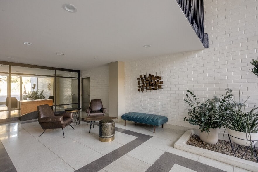 Building Lobby - 7560 Hollywood Blvd