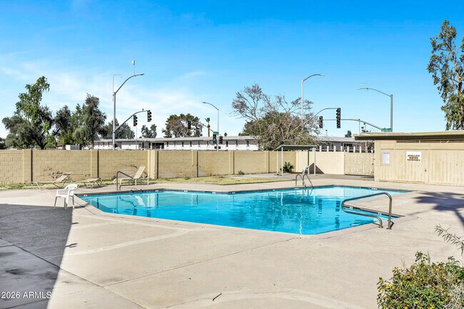 Building Photo - 14 E Hermosa Dr