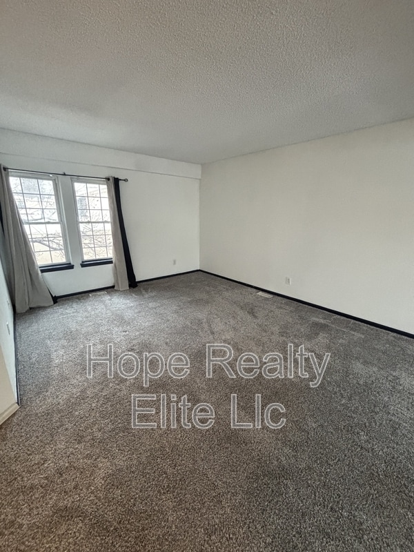 Building Photo - 2079 Sussex Ln