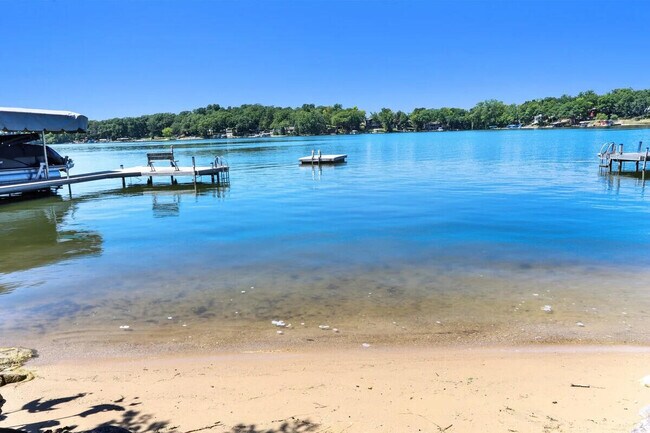 Building Photo - N7487 E Lakeshore Dr