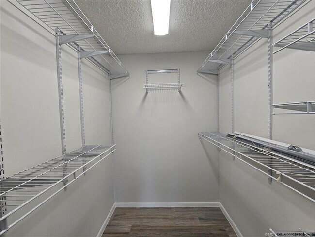 Building Photo - 2114 SW Silver Pine Way