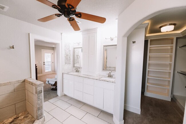 Building Photo - 1906 Almand Dr