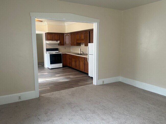 Building Photo - 226 E High St