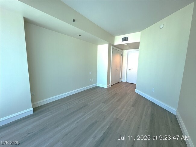 Building Photo - 2700 S Las Vegas Blvd