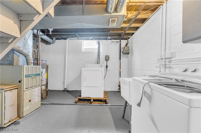 Building Photo - 141 E 206th St