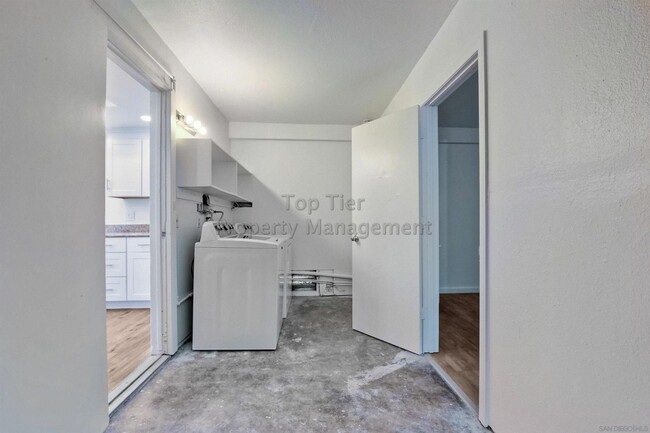 Building Photo - ***Beautiful 6 bed / 3 bath / 2,113 sqft H...