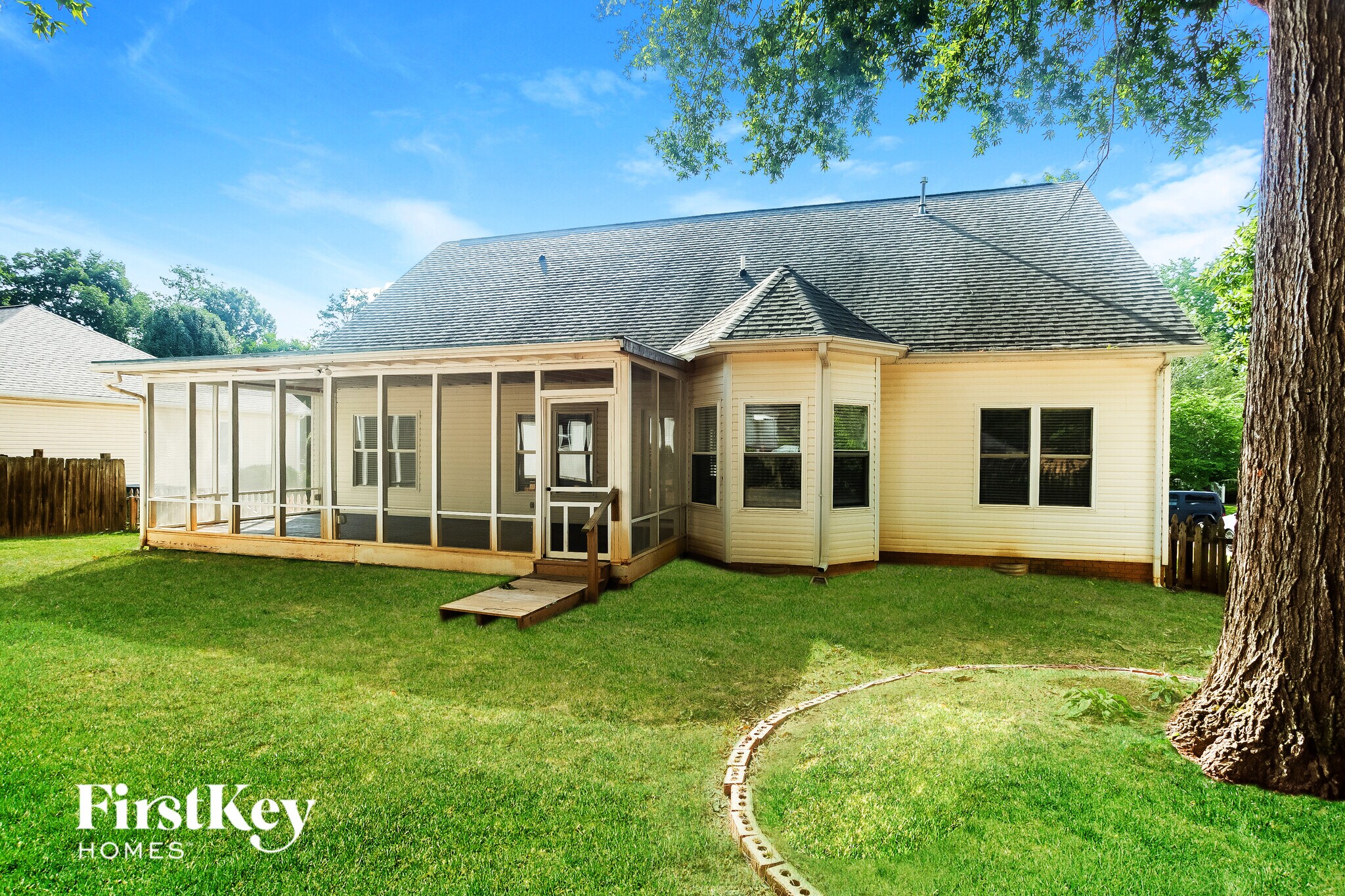 Building Photo - 376 Stonehaven Ct SW