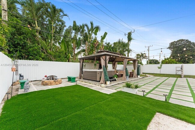 Building Photo - 9508 N Military Trl