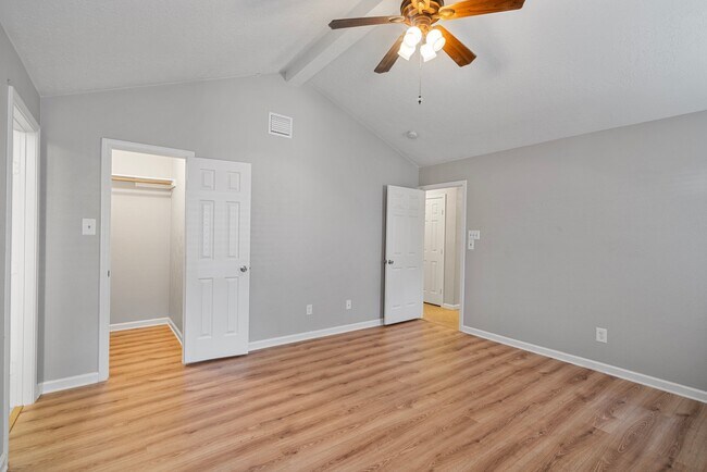 Building Photo - 3318 Golden Willow Dr