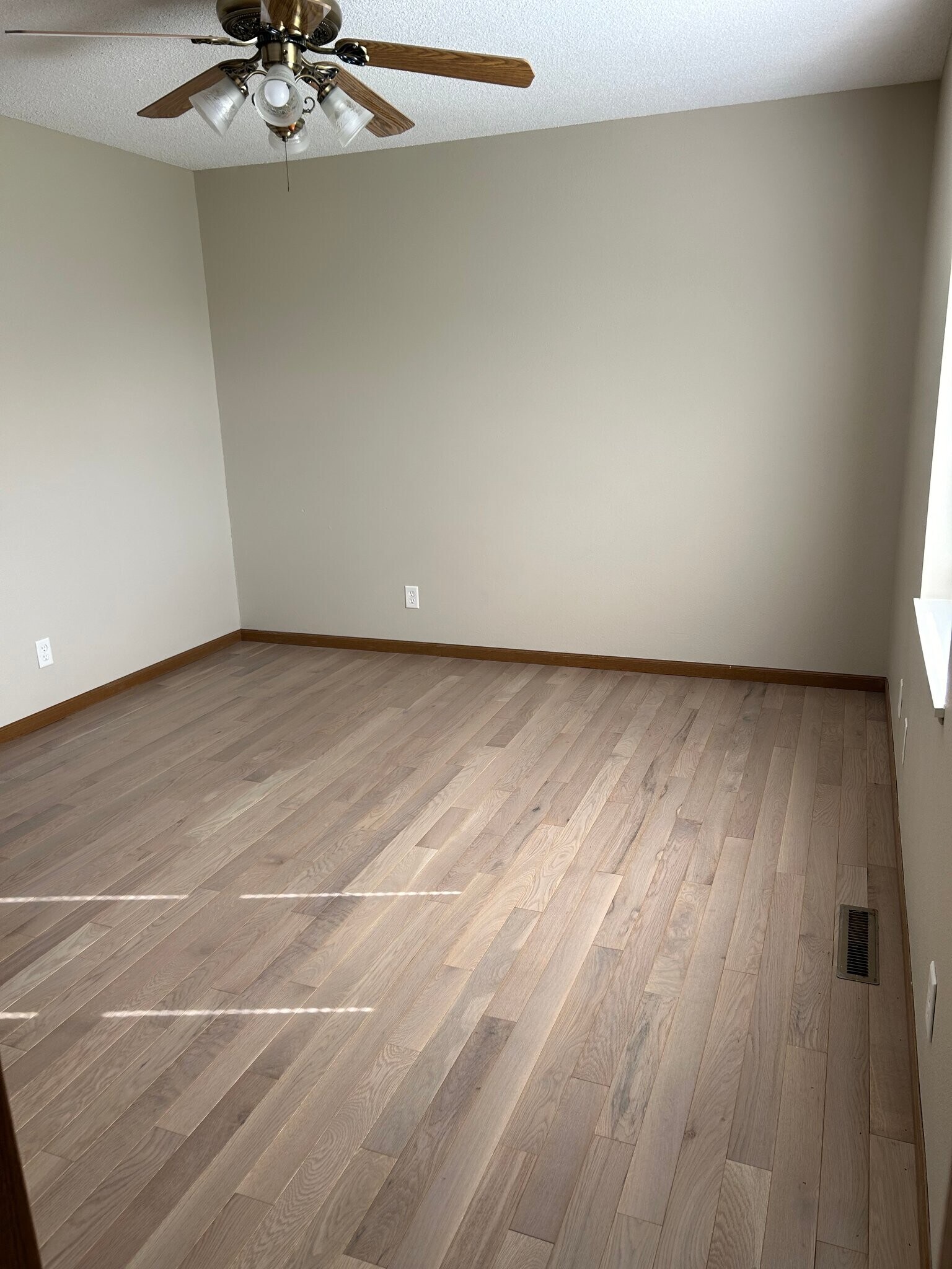 Building Photo - 305 N Main St