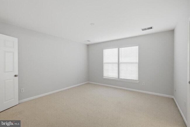 Building Photo - 45570 Trestle Terrace