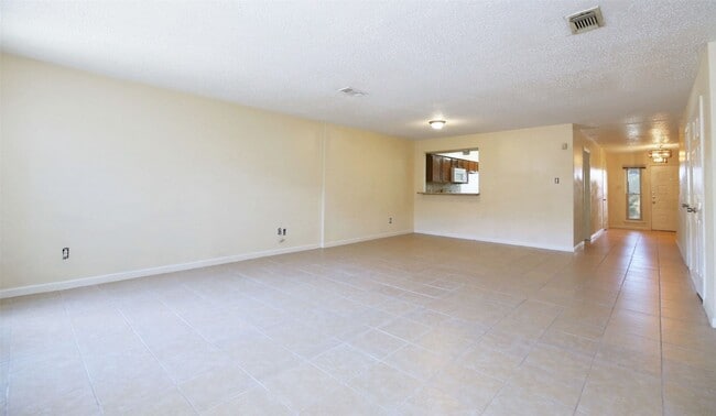 Building Photo - 2115 E Weldon Dr