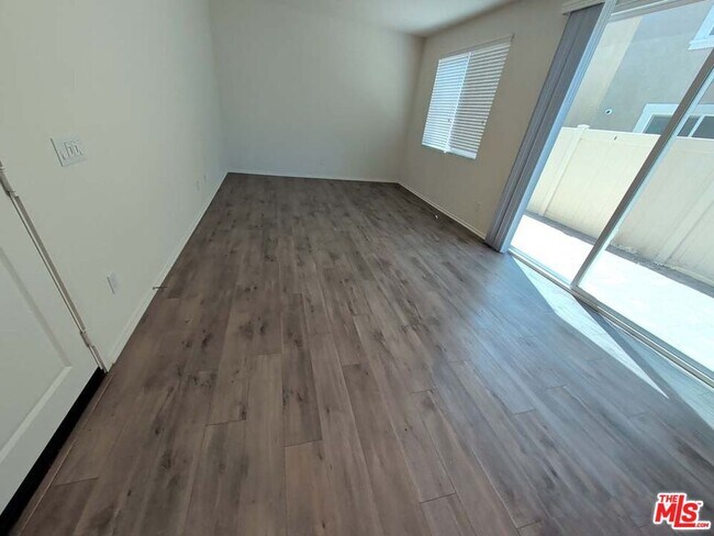 Building Photo - 295 Fuerte Dr