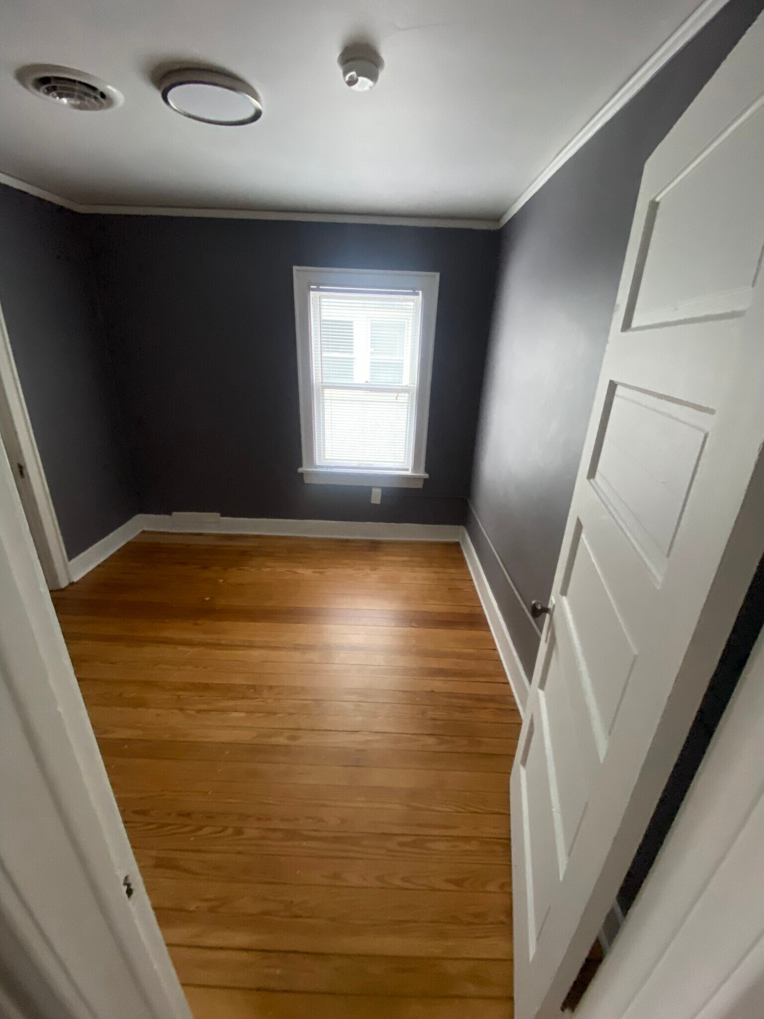 Building Photo - 916 W Lovell St