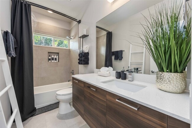 Building Photo - 5310 Suez St