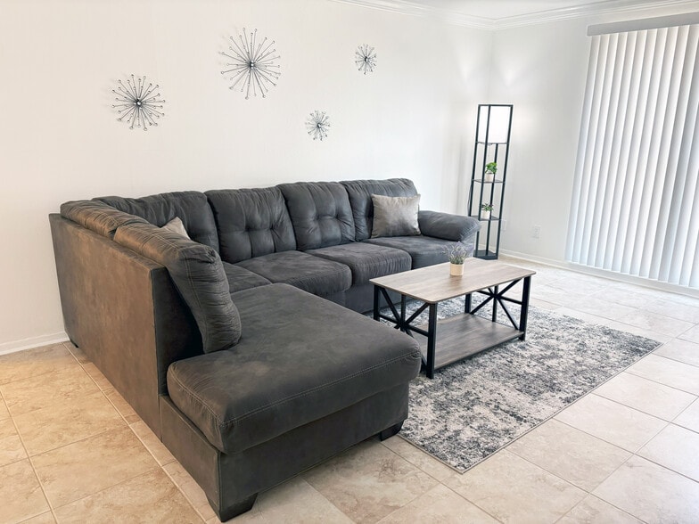 Living room - 7500 Callaghan Rd