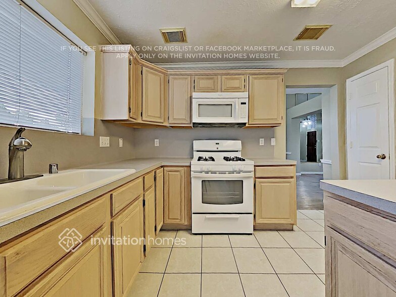Building Photo - 8006 Carmel Cir
