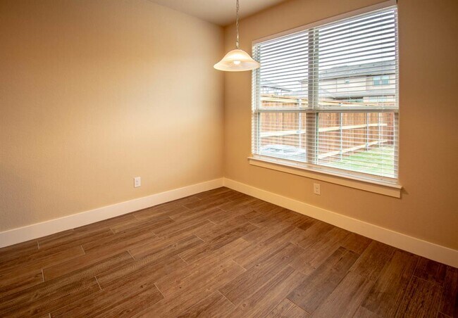 Building Photo - 347 Madison Oaks Ave