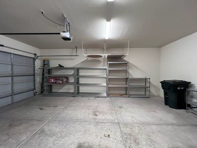 Building Photo - 3 Bed 2 Bath Golf Gated Community Pet Friendly,Boat Garage. Bullhead Parkway