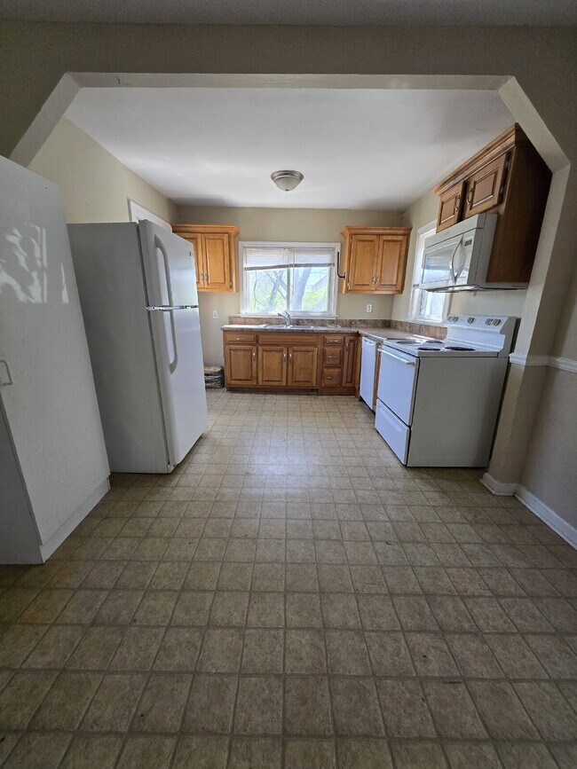 Building Photo - Single Level 2 Bedroom House Near Amnicola Hwy